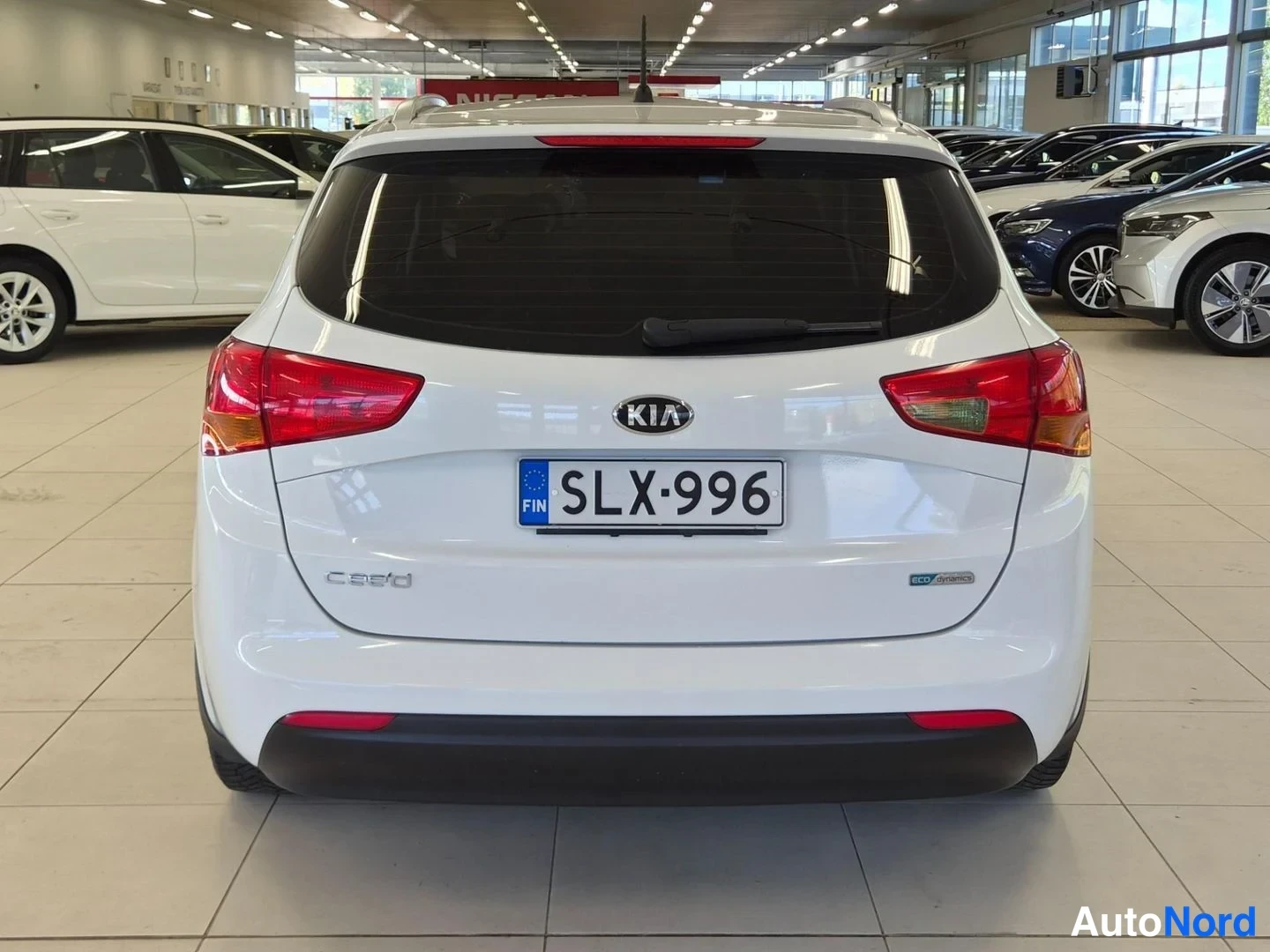 Valkoinen Kia Ceed 2015, takaa, kuva 9
