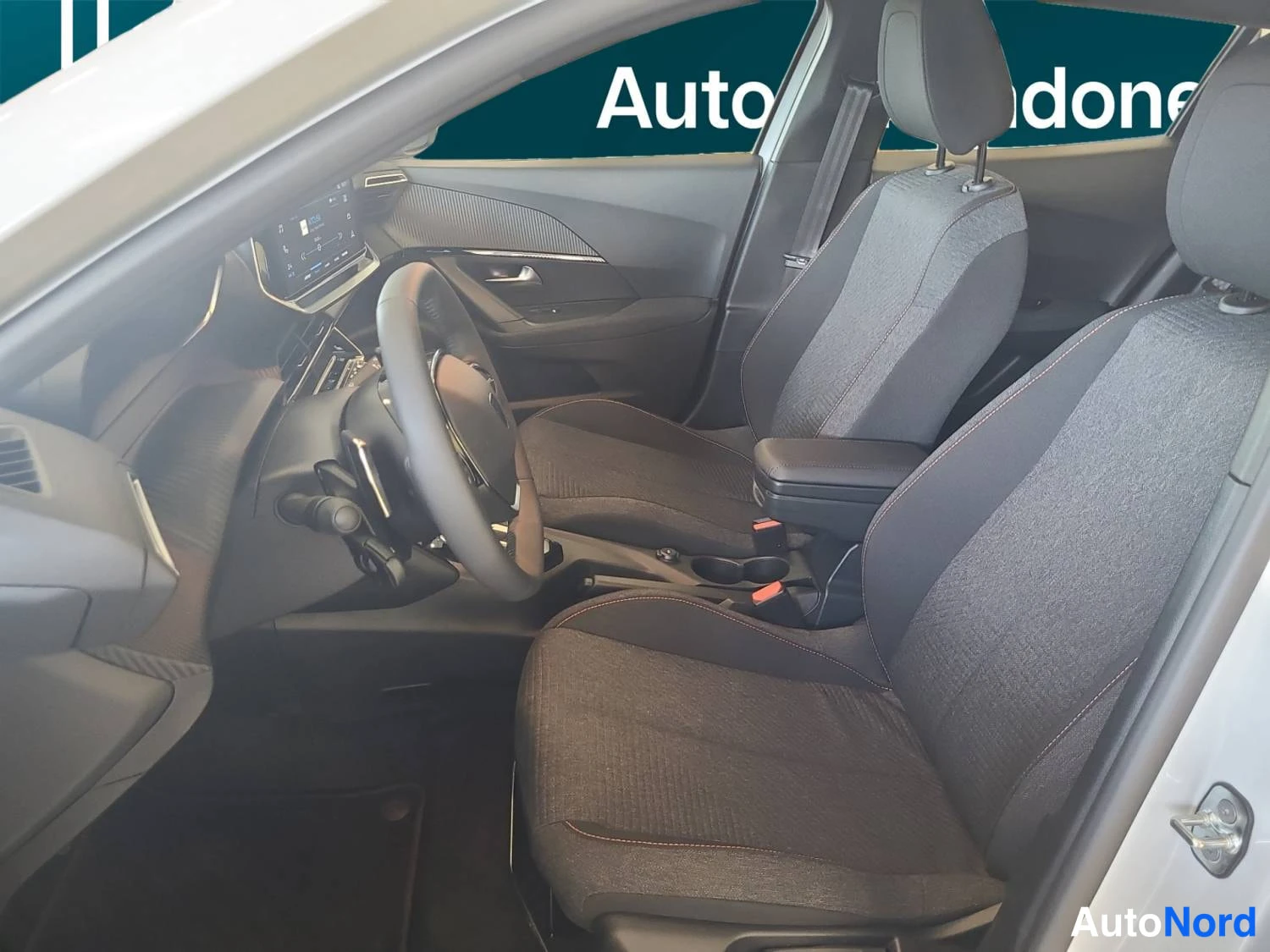 Valkoinen Peugeot 2008 2026, kuva 11