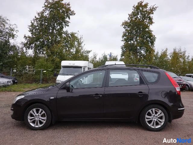 Musta Hyundai i30 2008, sivulta, kuva 9