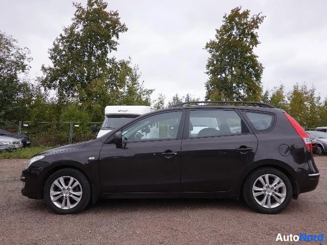 Musta Hyundai i30 2008, sivulta, kuva 10