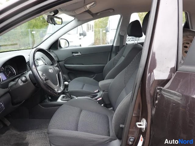 Musta Hyundai i30 2008, ohjaamo, kuva 20