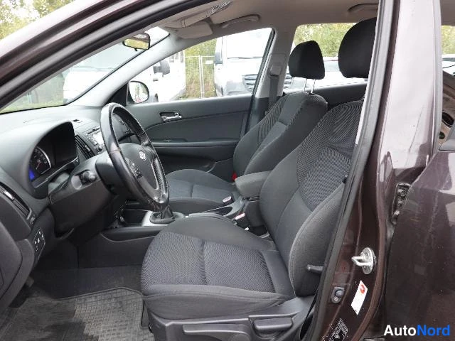 Musta Hyundai i30 2008, ohjaamo, kuva 19