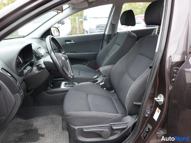 Musta Hyundai i30 2008, etuistuimet, kuva 21