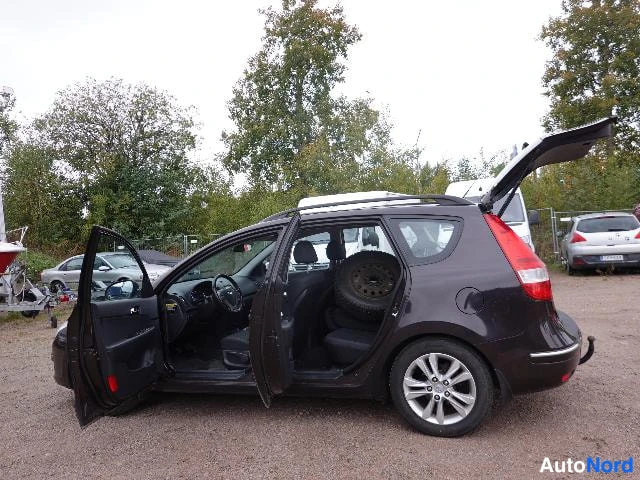 Musta Hyundai i30 2008, takaviisto, kuva 17