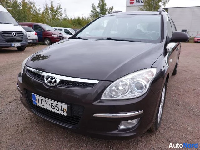 Musta Hyundai i30 2008, etuviisto, keula vasemmalle, kuva 4