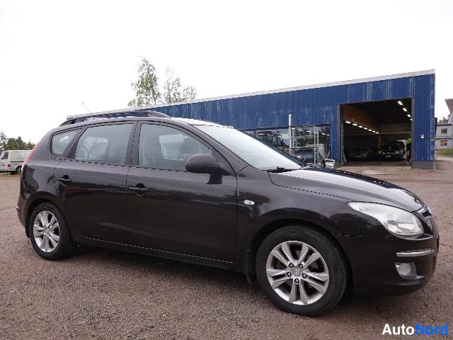 Musta Hyundai i30 2008, etuviisto, keula oikealle, kuva 6