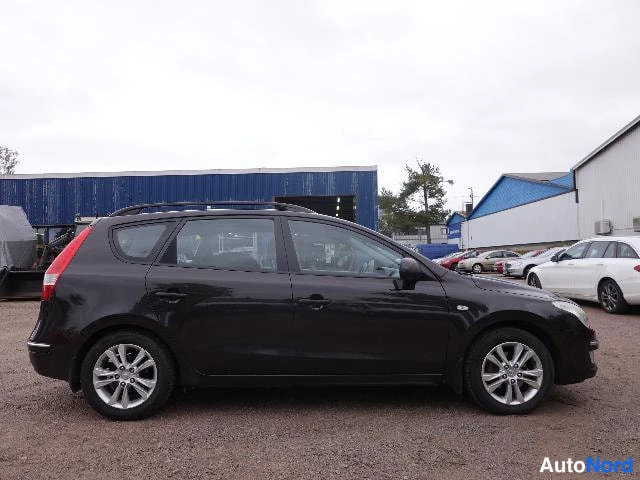 Musta Hyundai i30 2008, sivulta, kuva 11