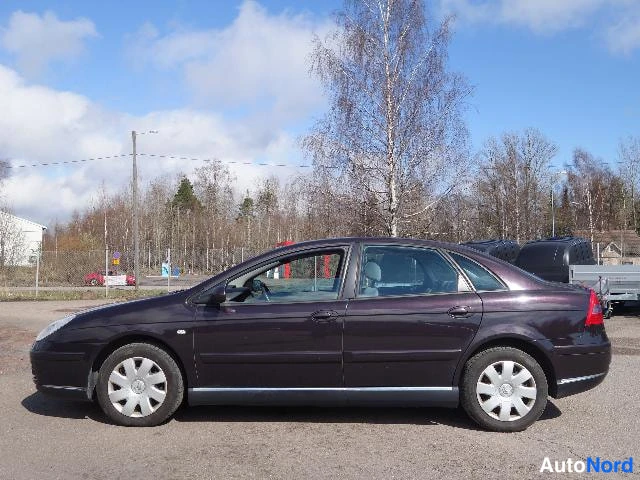 Punainen Citroen C5 2005, sivulta, kuva 7