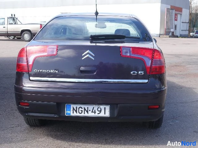 Punainen Citroen C5 2005, takaa, kuva 13