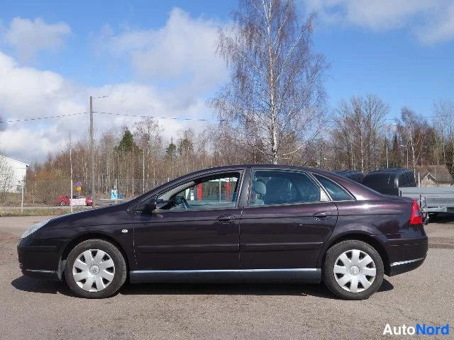 Punainen Citroen C5 2005, sivulta, kuva 8