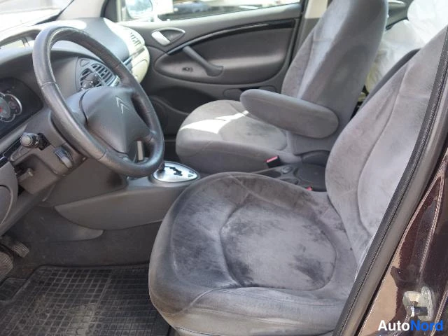 Punainen Citroen C5 2005, etuistuimet, kuva 16