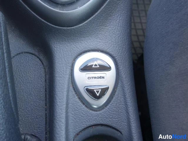 Punainen Citroen C5 2005, yksityiskohta, kuva 22