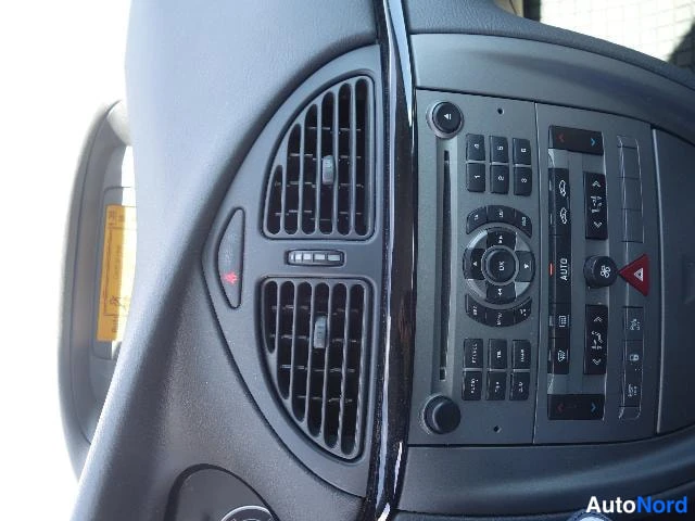 Punainen Citroen C5 2005, ohjaamo, kuva 14