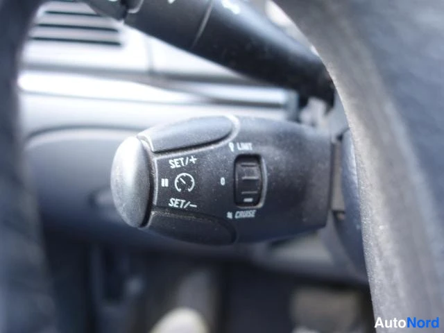 Punainen Citroen C5 2005, yksityiskohta, kuva 23