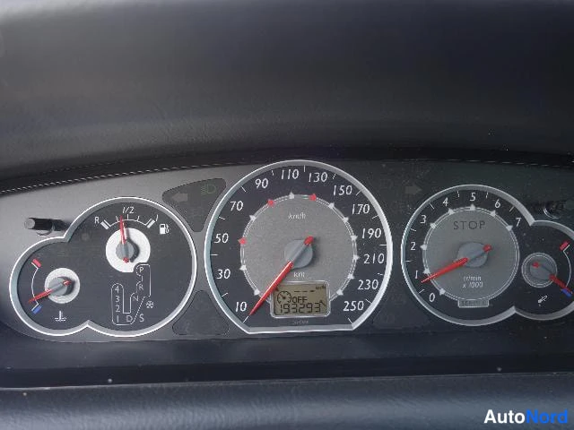 Punainen Citroen C5 2005, yksityiskohta, kuva 25