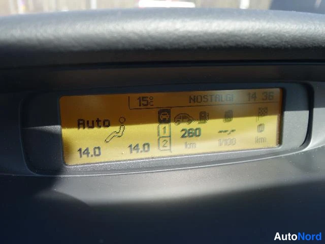 Punainen Citroen C5 2005, yksityiskohta, kuva 26
