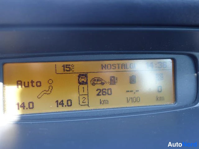 Punainen Citroen C5 2005, yksityiskohta, kuva 29