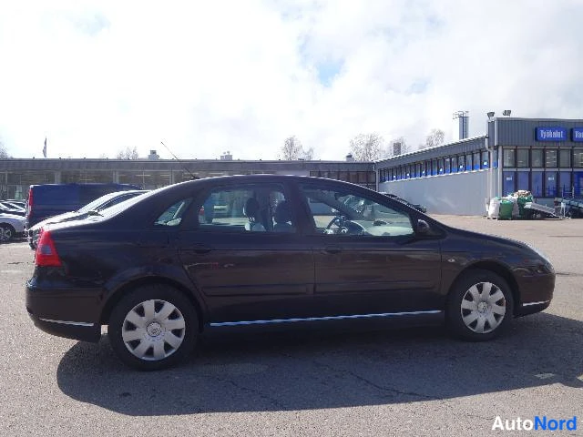 Punainen Citroen C5 2005, sivulta, kuva 9