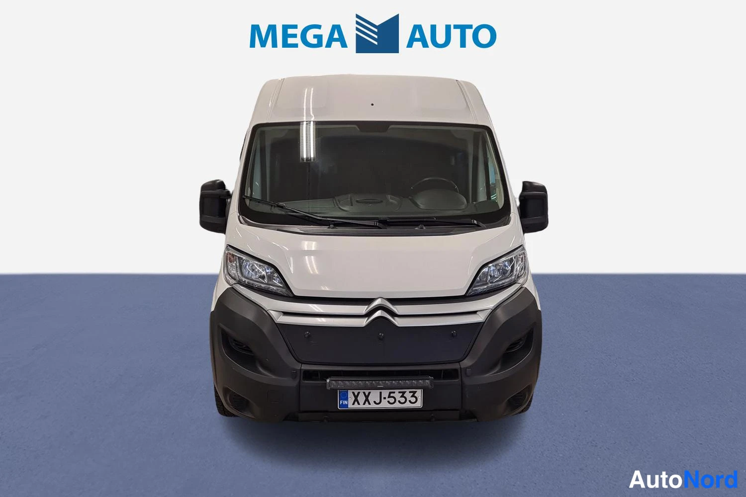 Valkoinen Citroen Jumper 2021, edestä, kuva 3