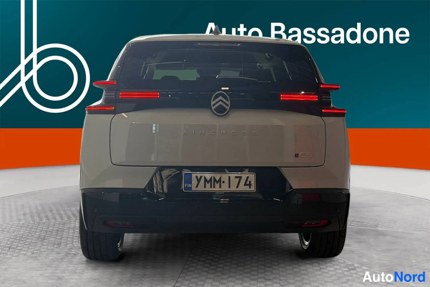 Valkoinen Citroen c5 aircross 2026, takaa, kuva 8