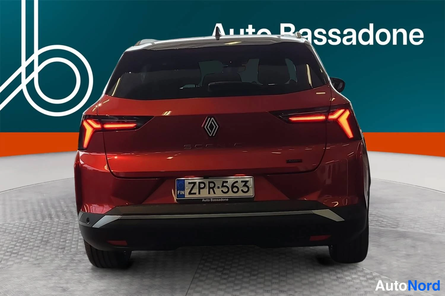 Röd Renault Scenic E-Tech electric 2026, bakifrån, bild 8