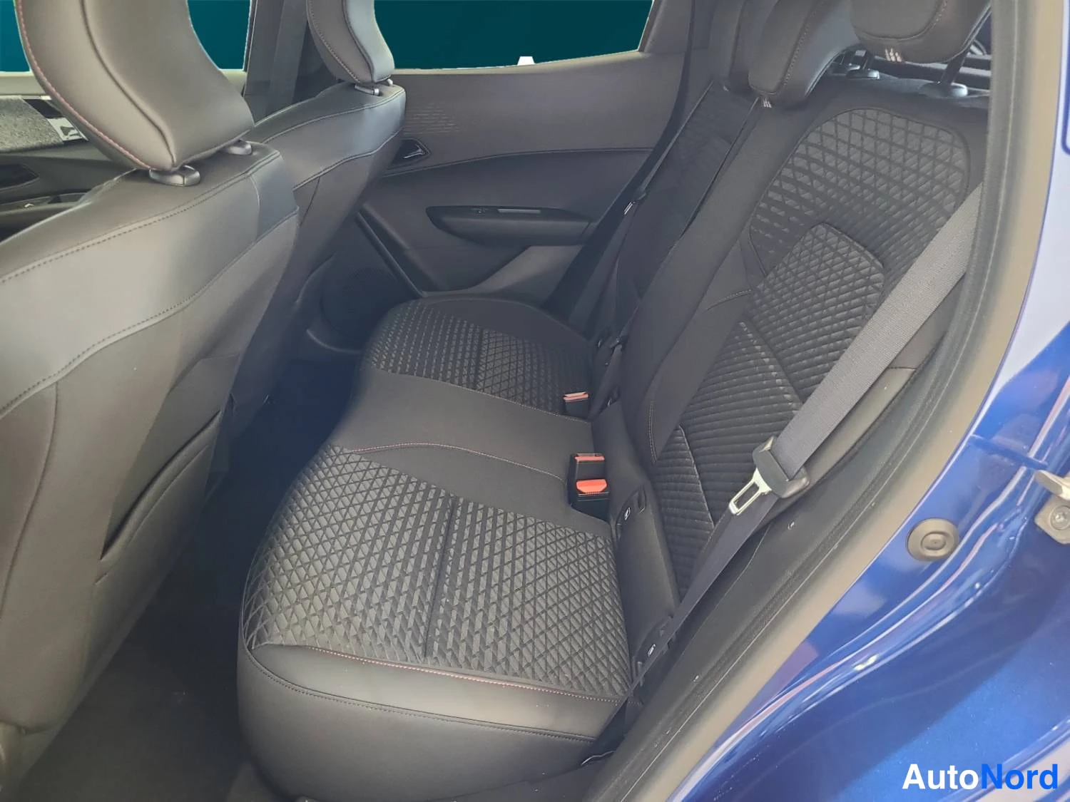Sininen Renault Clio 2026, kuva 13