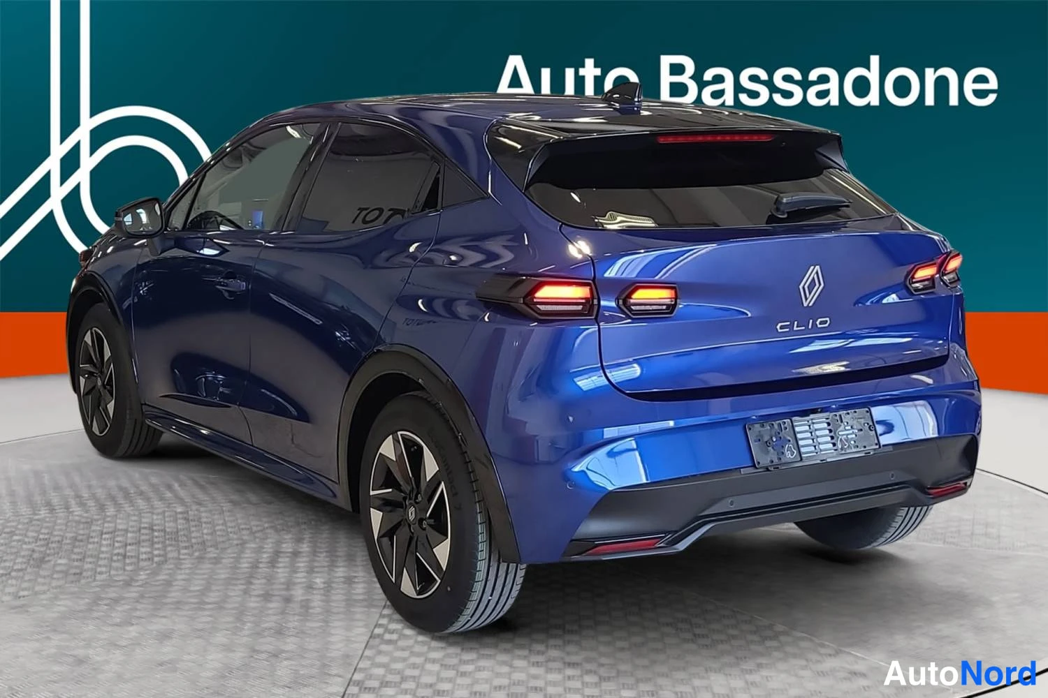 Sininen Renault Clio 2026, takaviisto, kuva 6