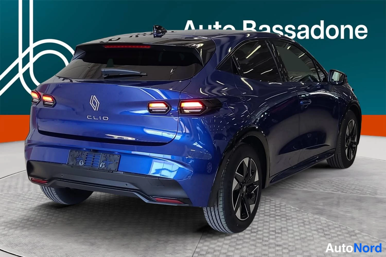 Sininen Renault Clio 2026, takaviisto, kuva 7