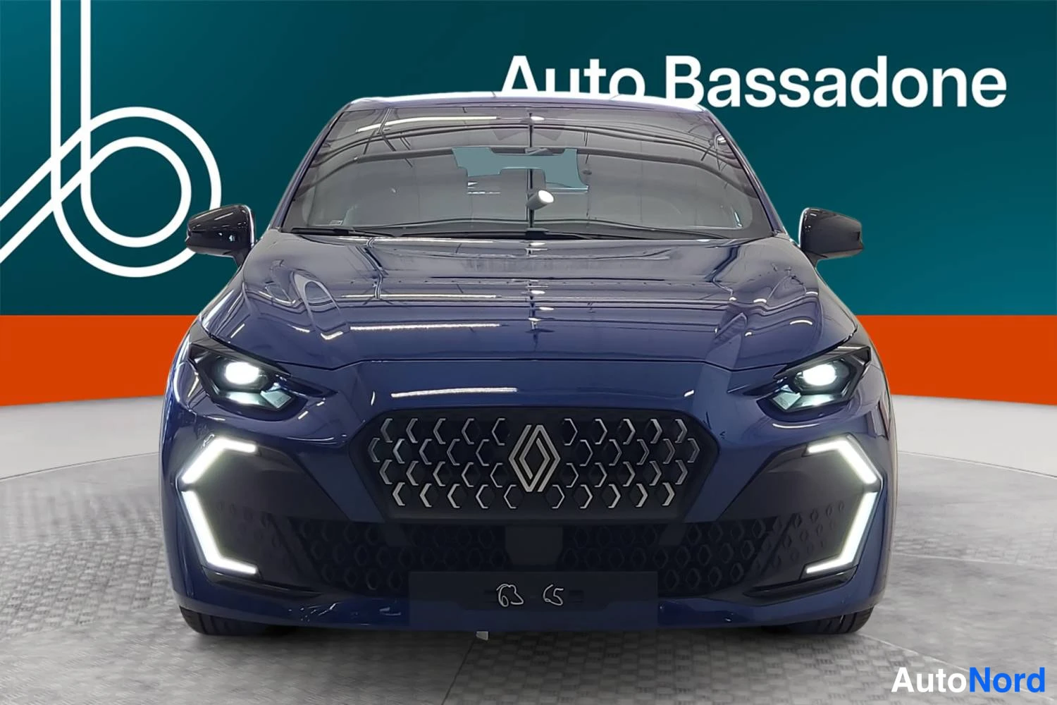 Sininen Renault Clio 2026, edestä, kuva 3