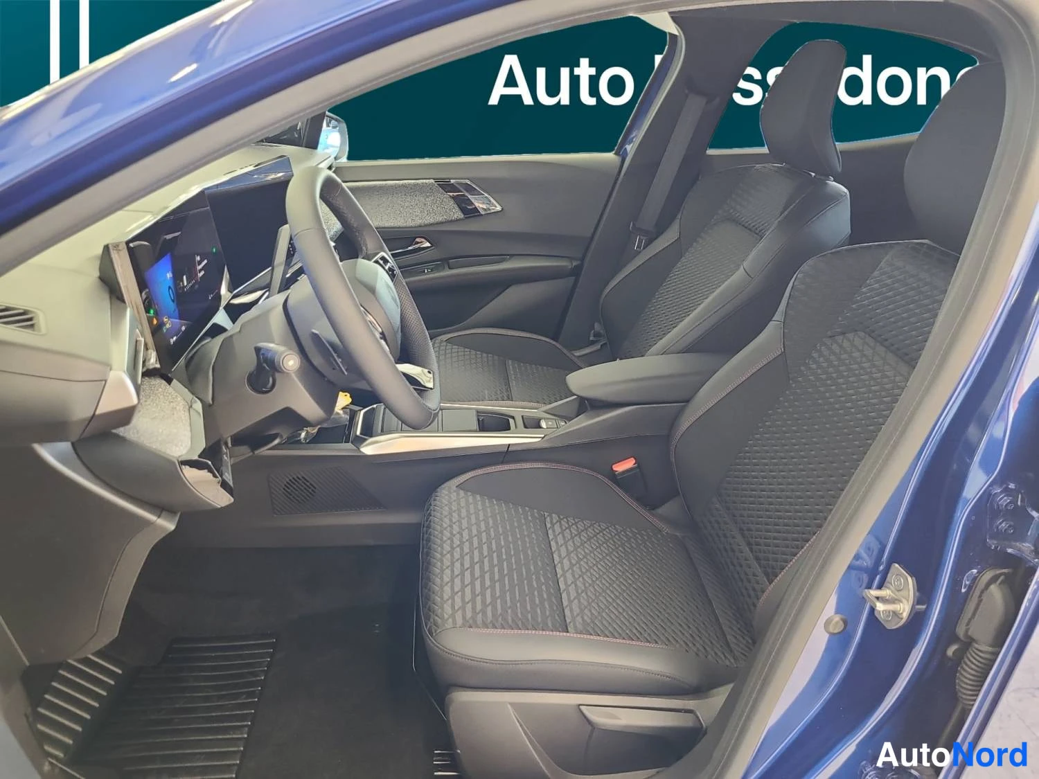Sininen Renault Clio 2026, kuva 9