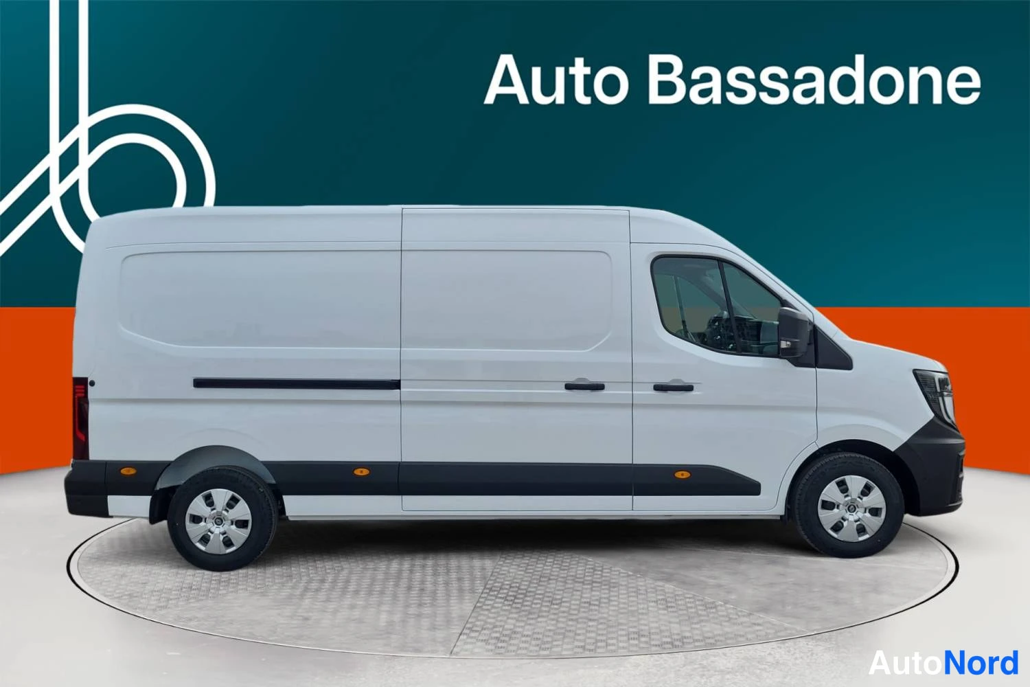 Valkoinen Renault Master 2026, sivulta, kuva 5