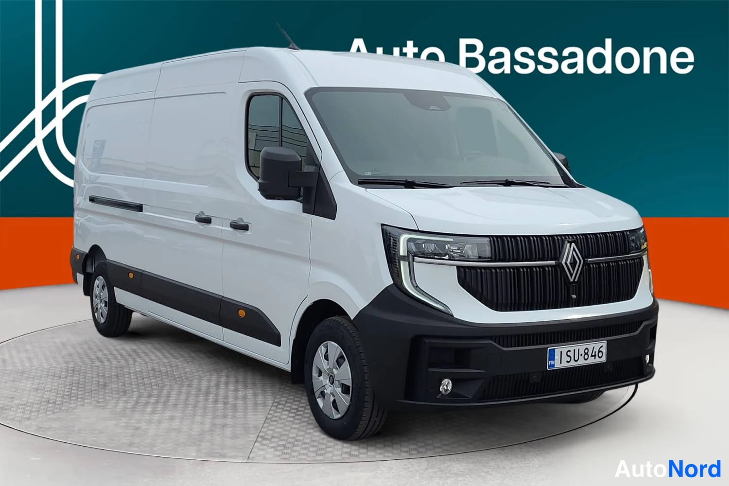 Valkoinen Renault Master 2026, etuviisto, keula oikealle, kuva 2