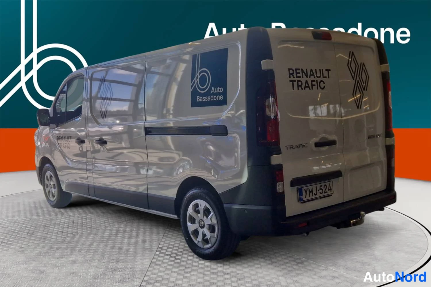 Valkoinen Renault Trafic 2026, takaviisto, kuva 6