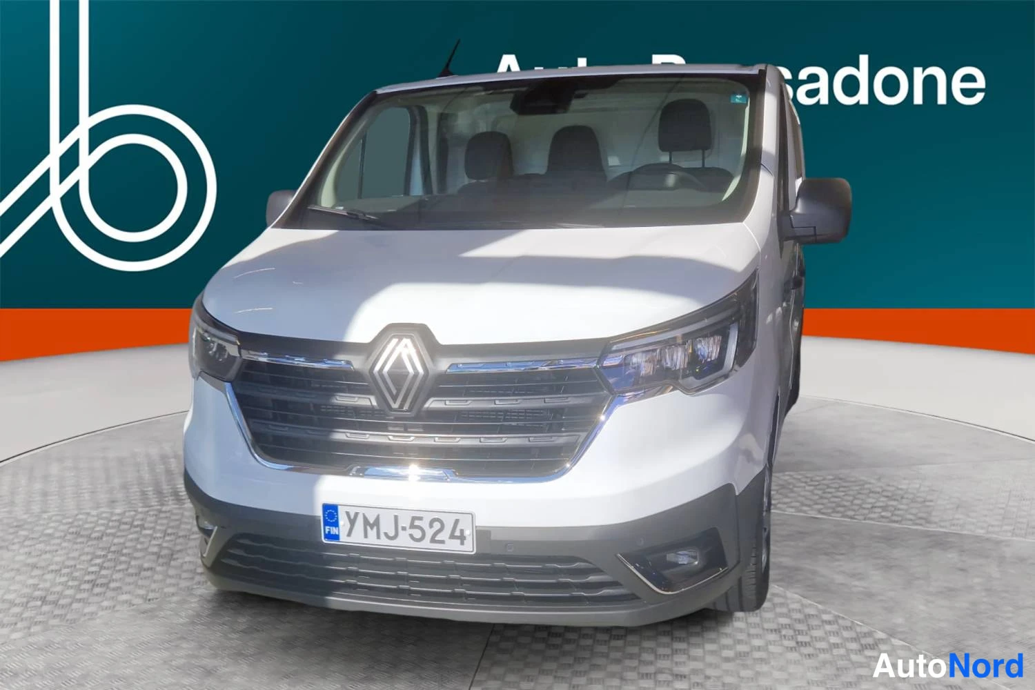 Valkoinen Renault Trafic 2026, edestä, kuva 4