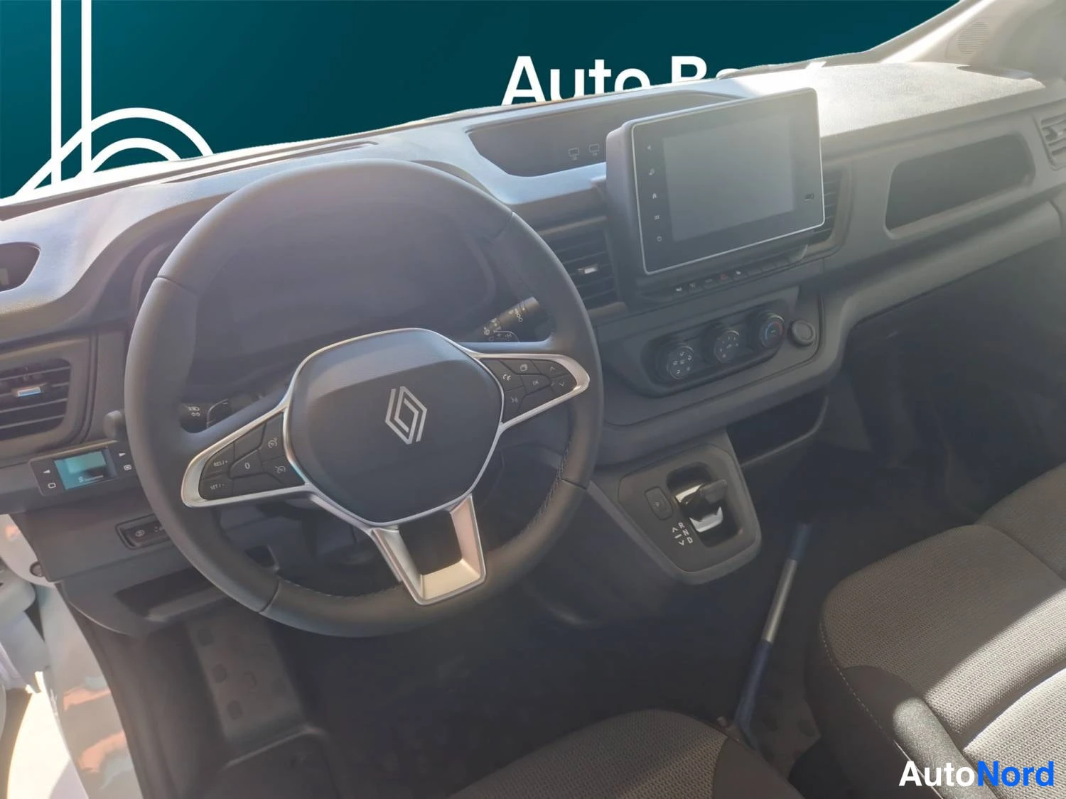 Valkoinen Renault Trafic 2026, kuva 10