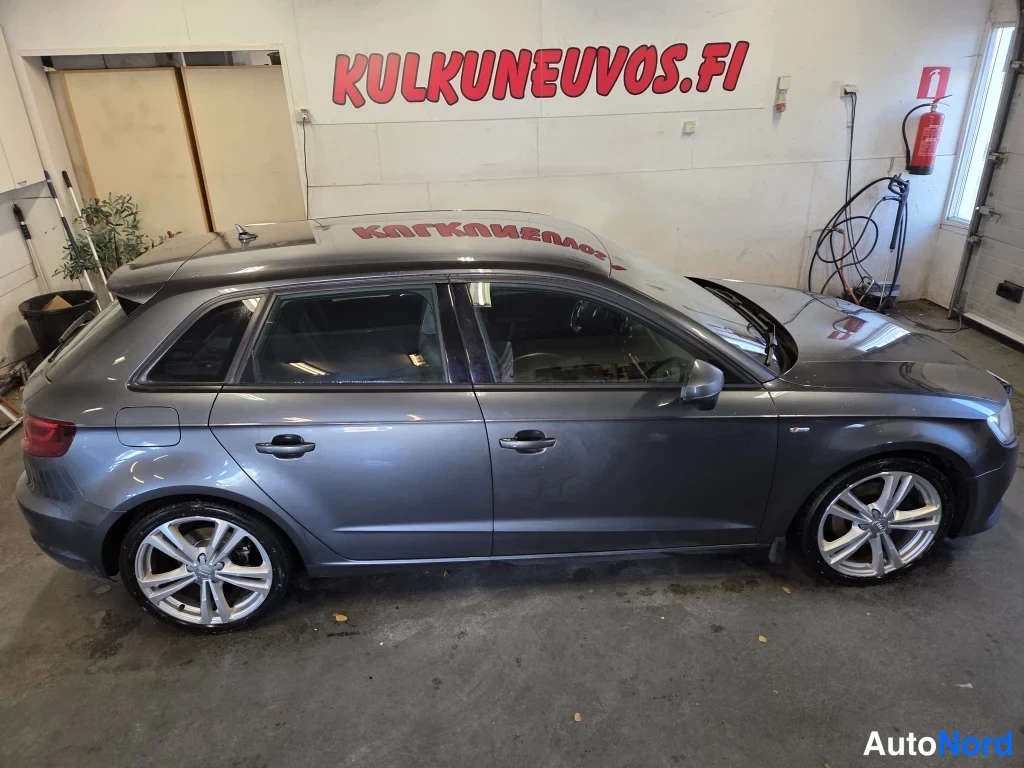 Harmaa Audi A3 2015, sivulta, kuva 3