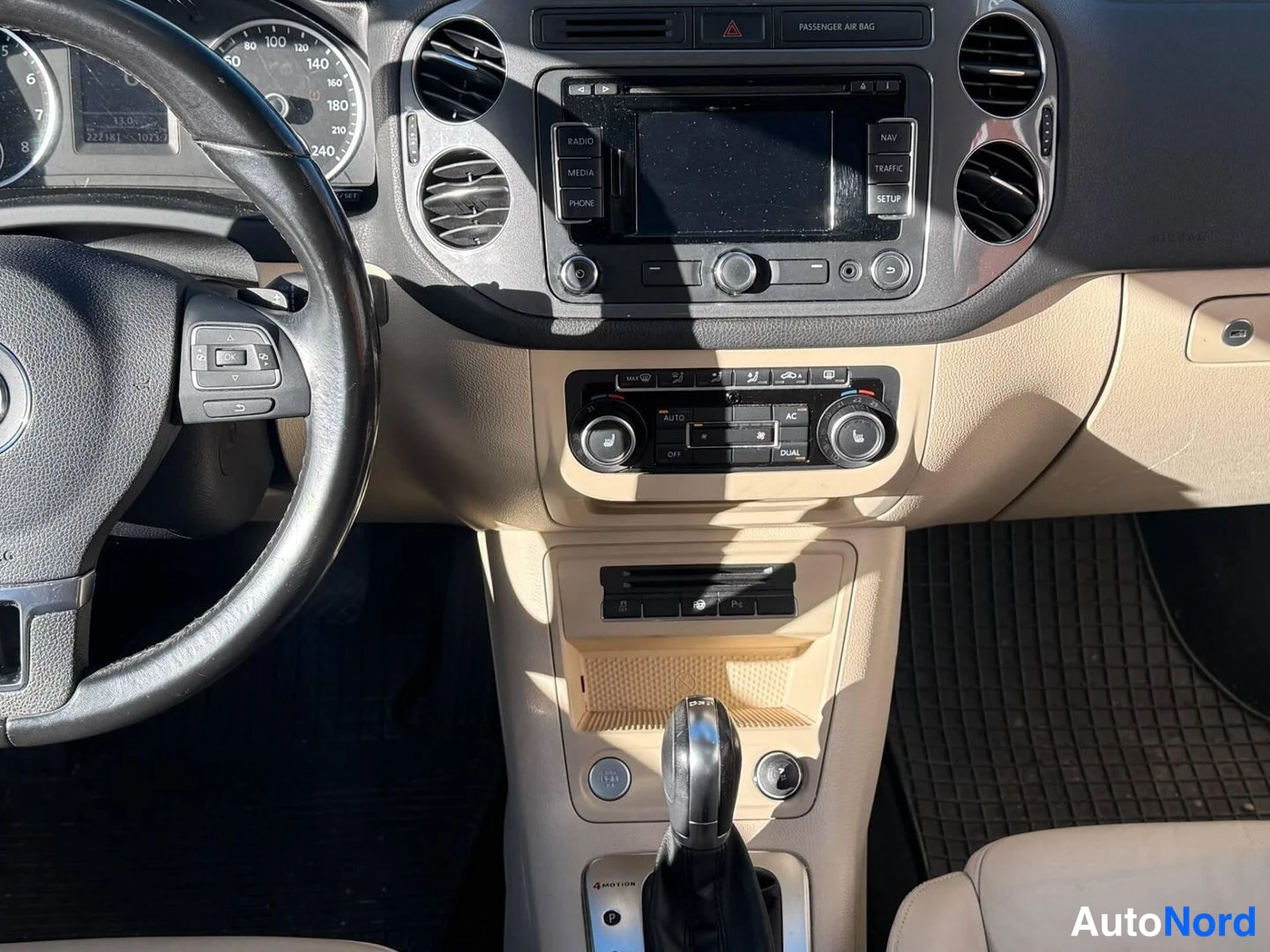 Ruskea Volkswagen Tiguan 2012, yksityiskohta, kuva 9