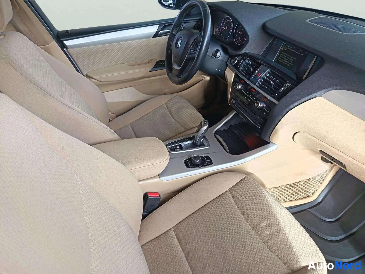 Valkoinen BMW X3 2016, ohjaamo, kuva 8