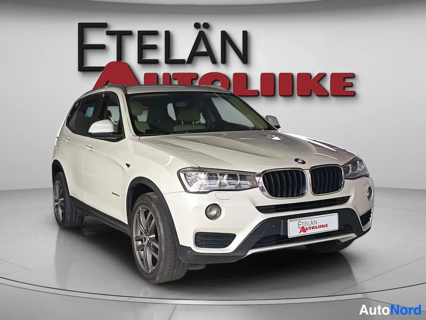 Valkoinen BMW X3 2016, etuviisto, keula oikealle, kuva 2