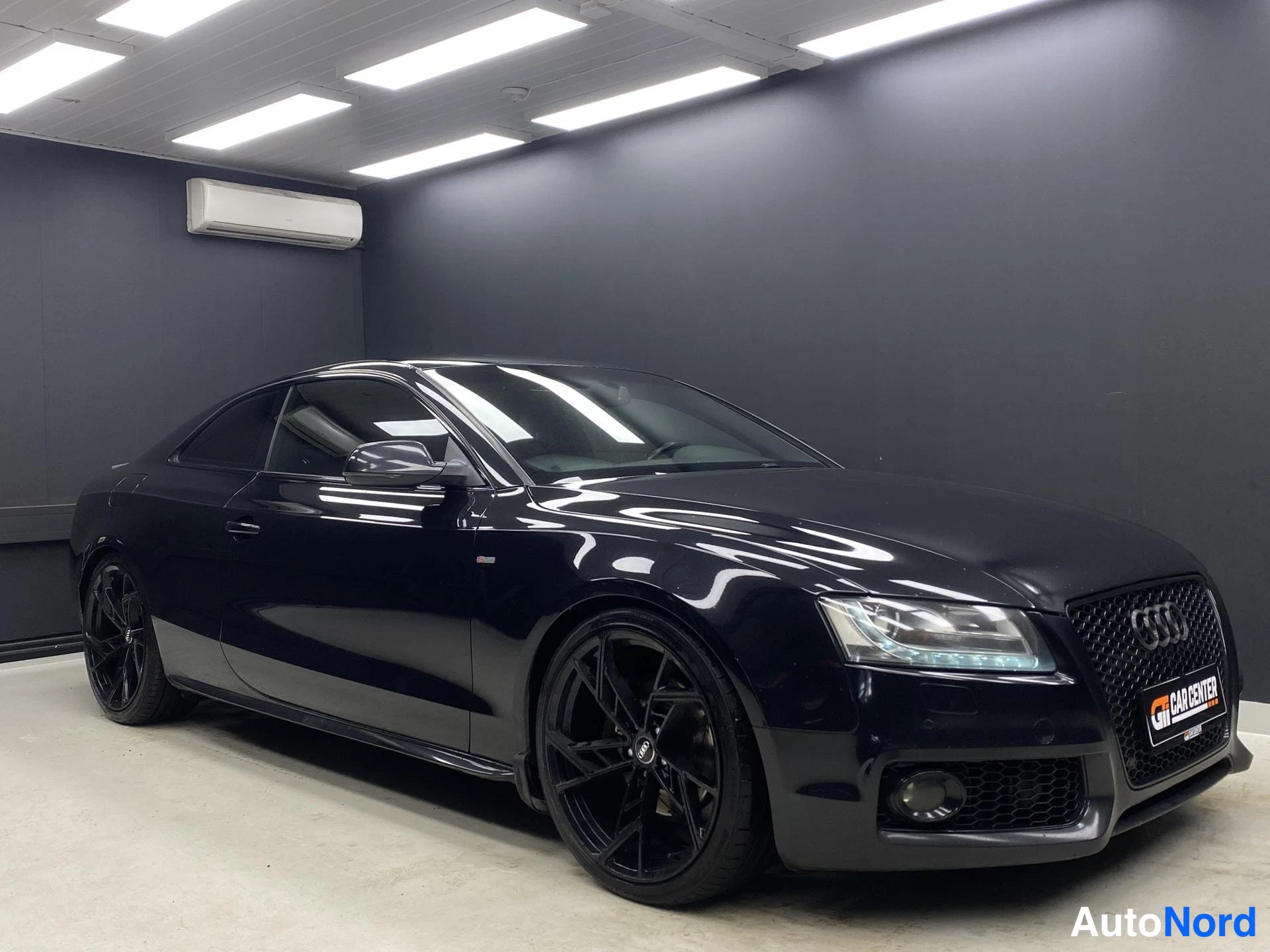 Musta Audi A5 2010, etuviisto, keula oikealle, kuva 2