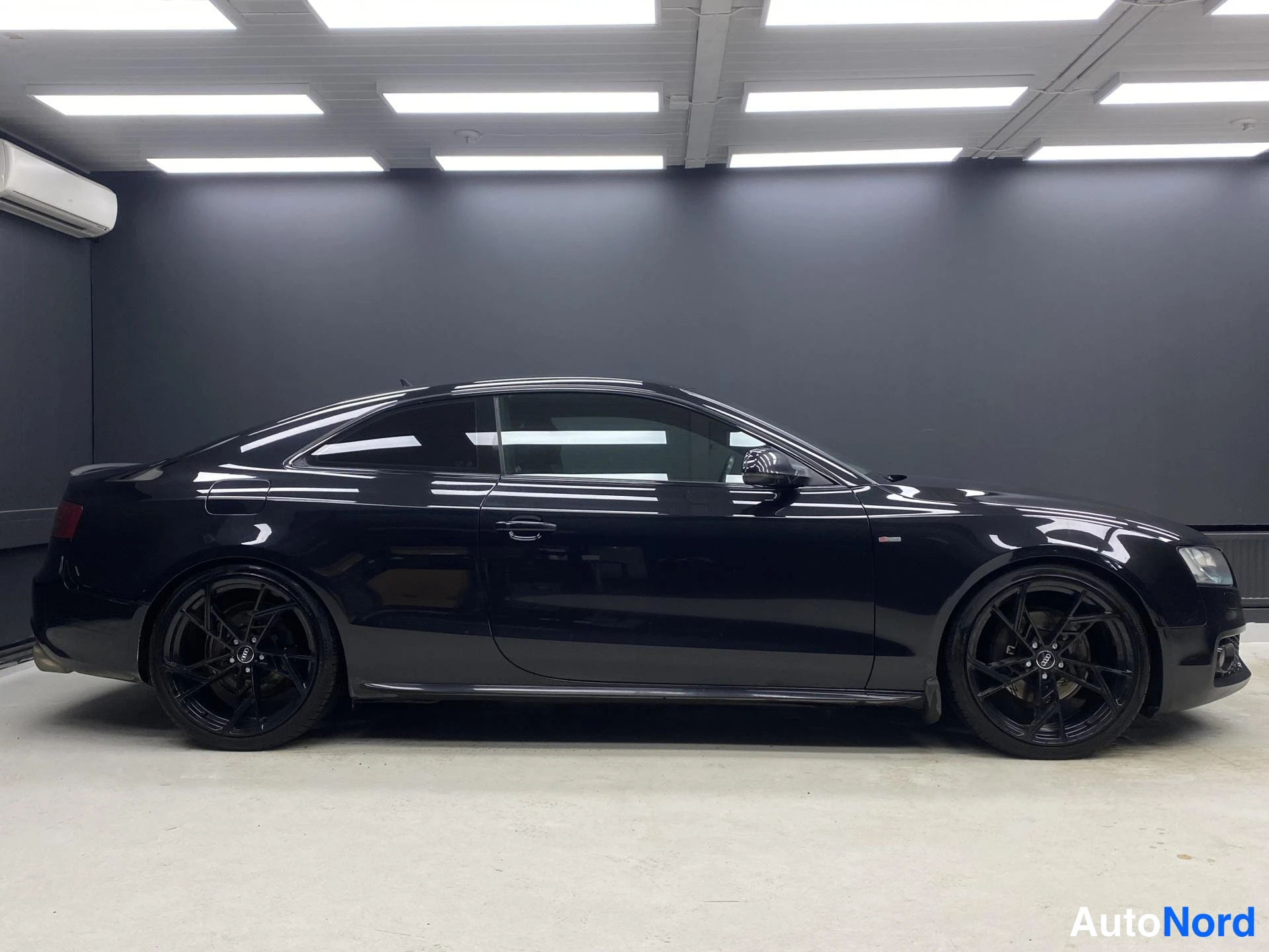 Musta Audi A5 2010, etuviisto, keula oikealle, kuva 3