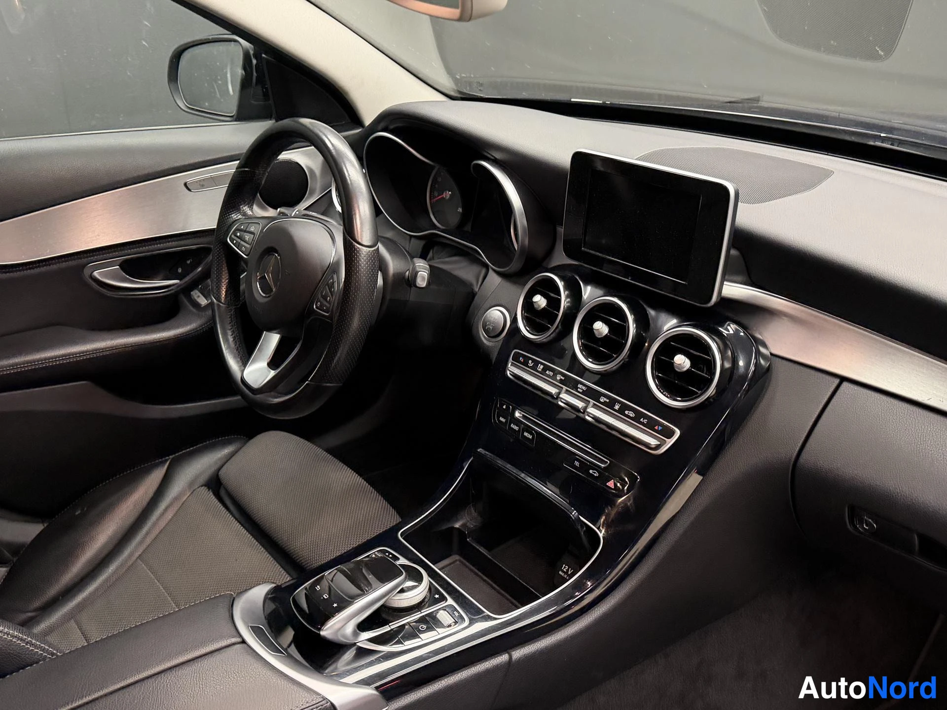 Sininen Mercedes-Benz C 2015, kuva 12