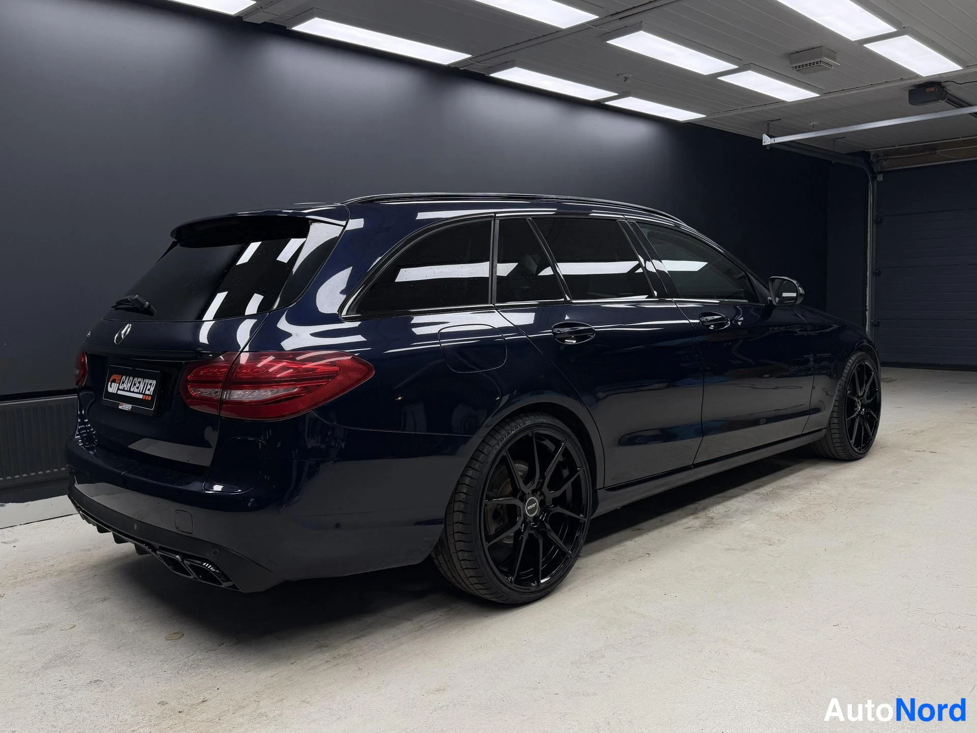 Sininen Mercedes-Benz C 2015, takaviisto, kuva 5