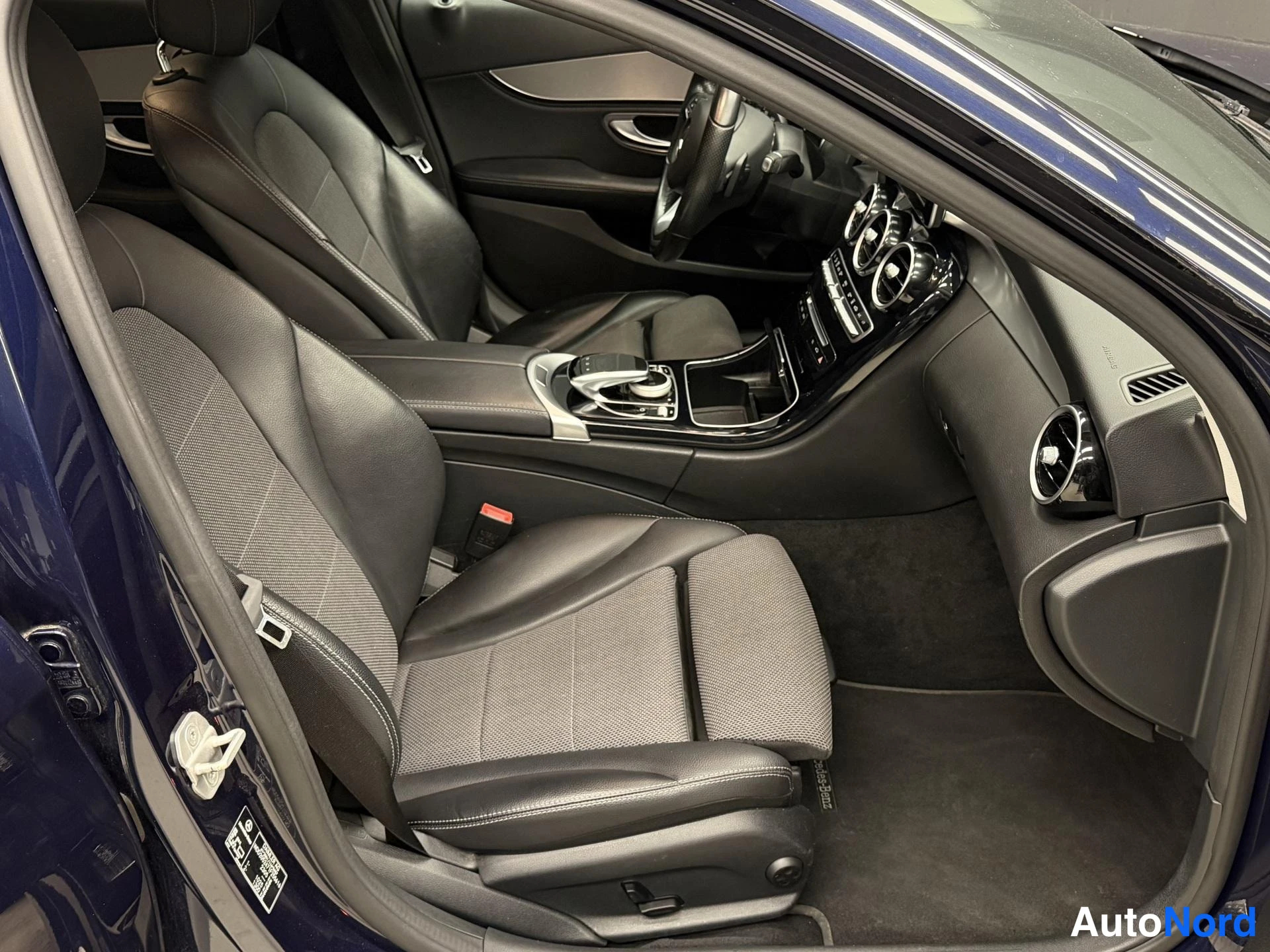 Sininen Mercedes-Benz C 2015, kuva 8