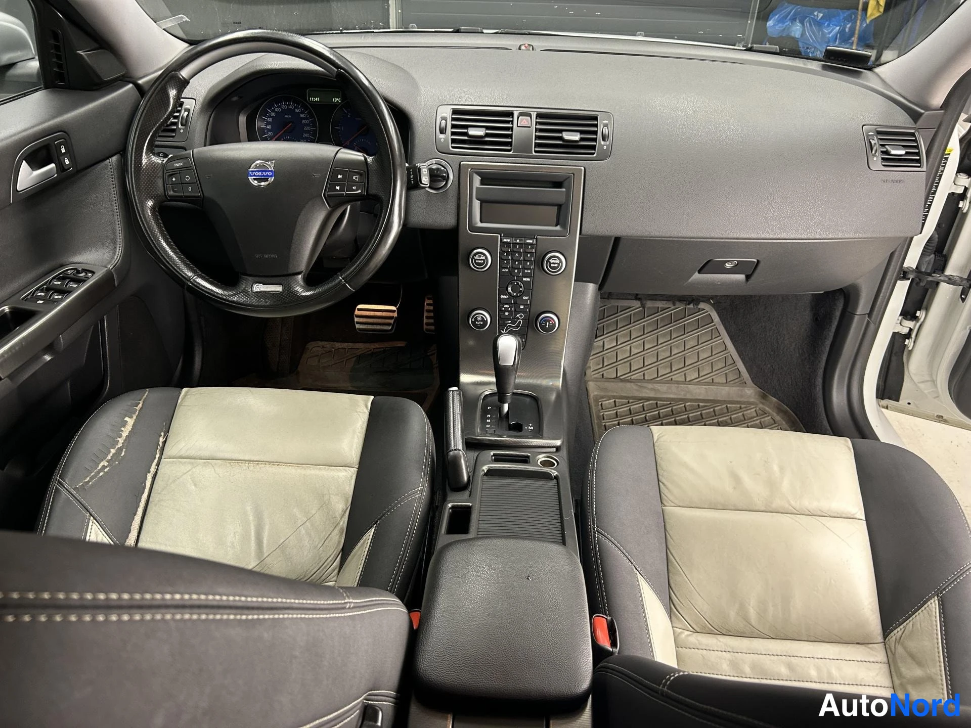 Valkoinen Volvo V50 2009, kuva 8