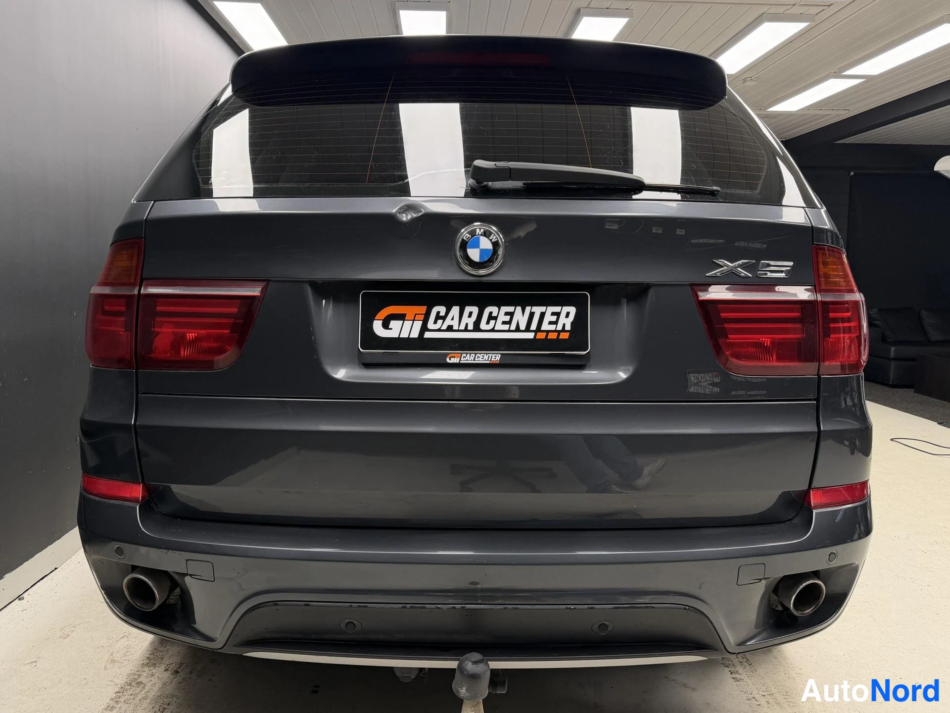 Harmaa BMW X5 2011, takaa, kuva 5