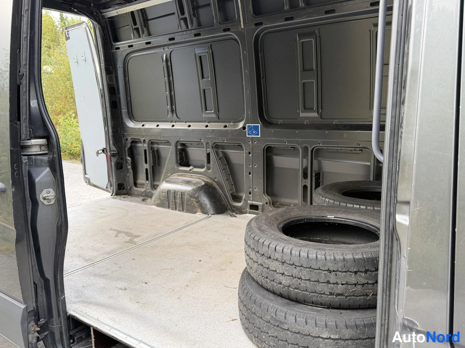 Harmaa Mercedes-Benz Sprinter 2012, kuva 14