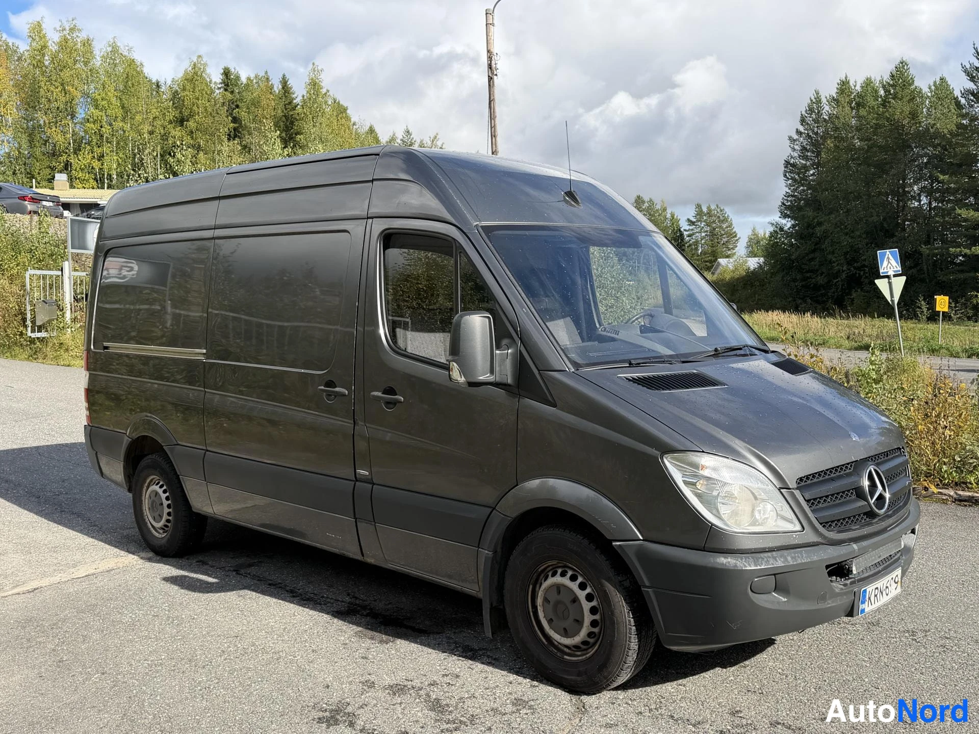 Harmaa Mercedes-Benz Sprinter 2012, etuviisto, keula oikealle, kuva 2