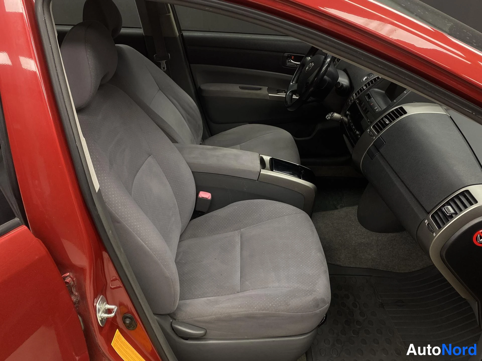 Punainen Toyota Prius 2009, kuva 8