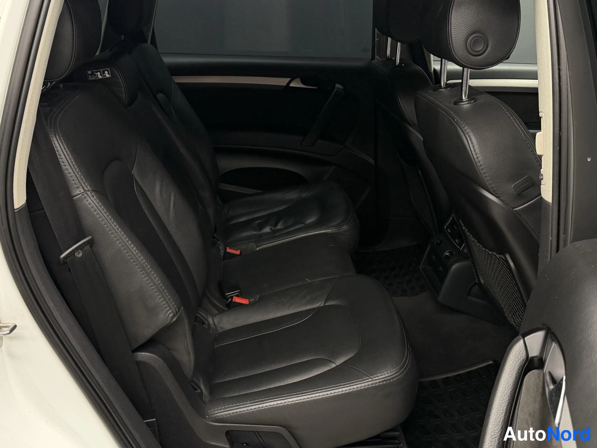 Valkoinen Audi Q7 2011, kuva 11